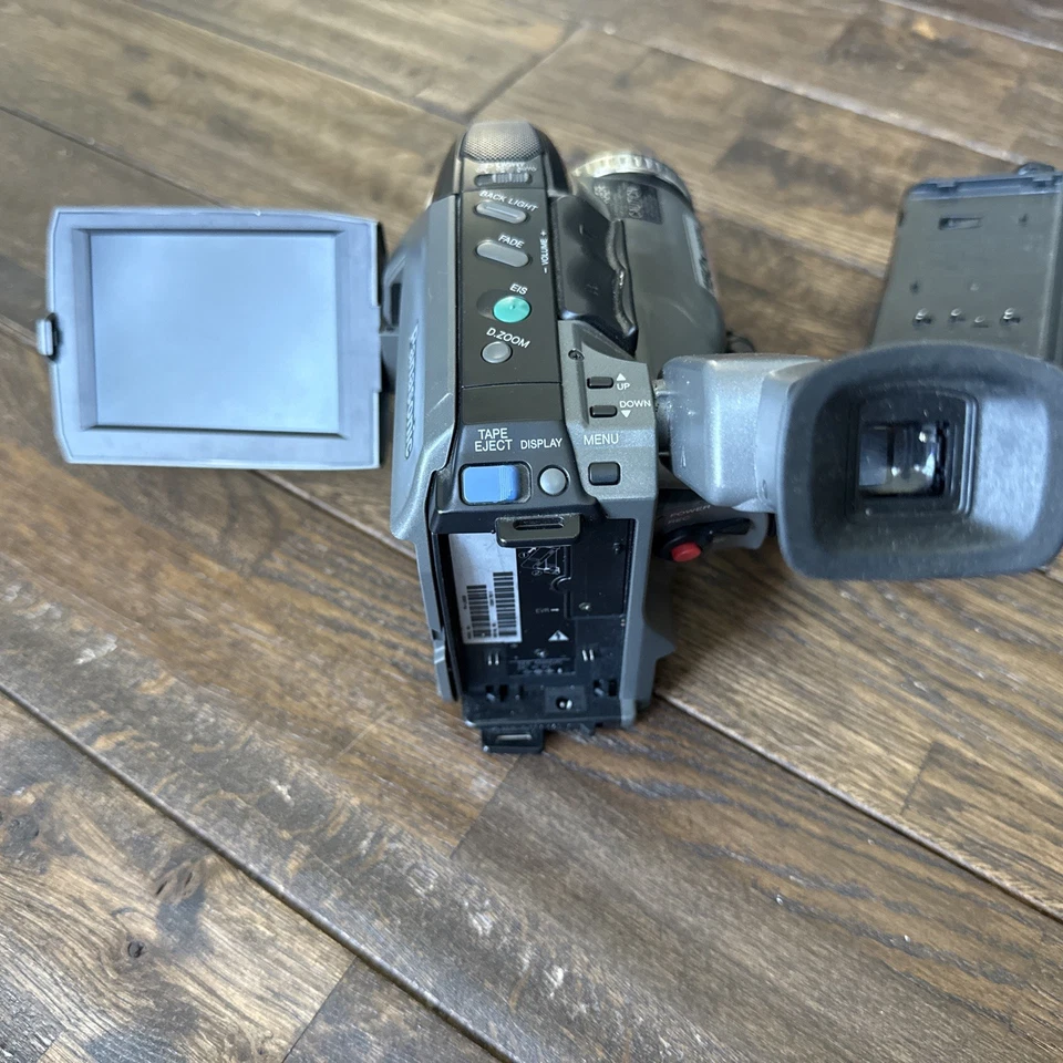 Panasonic PV-L680D Palmcorder Digital VHS-C 150x 18x Untested Comes W/Charger - Image 3 of 4