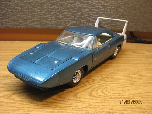 1/18 1969 DODGE DAYTONA , M. BLUE , WHITE WING & INTERIOR , ERTL , NO BOX