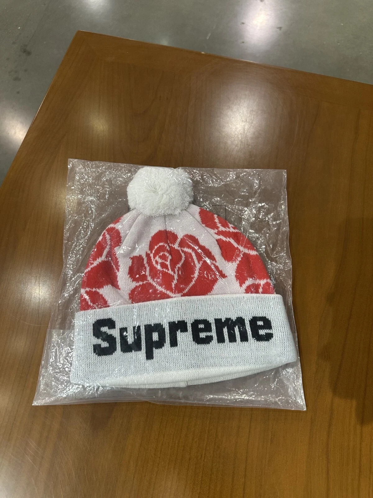 Bonnet blanc Supreme Rose NEUF ENVOI RAPIDE