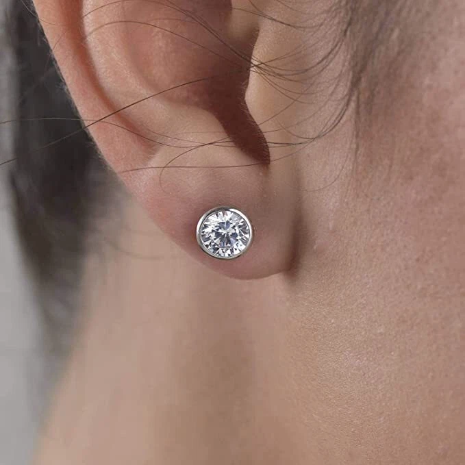 Orecchini Punto Luce Chiuso pl. Oro Bianco 18k con cristalli Zirconi 6 - 9mm - Immagine 3 di 3