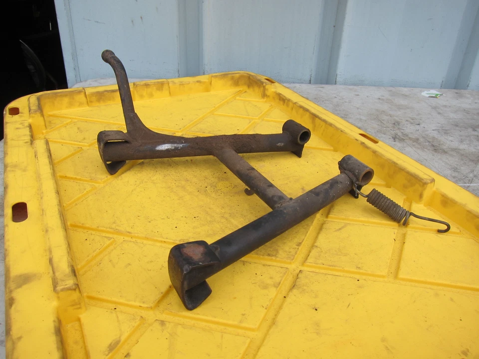 Suzuki GN400T 1980 OEM soporte principal central Foto 2 de 4