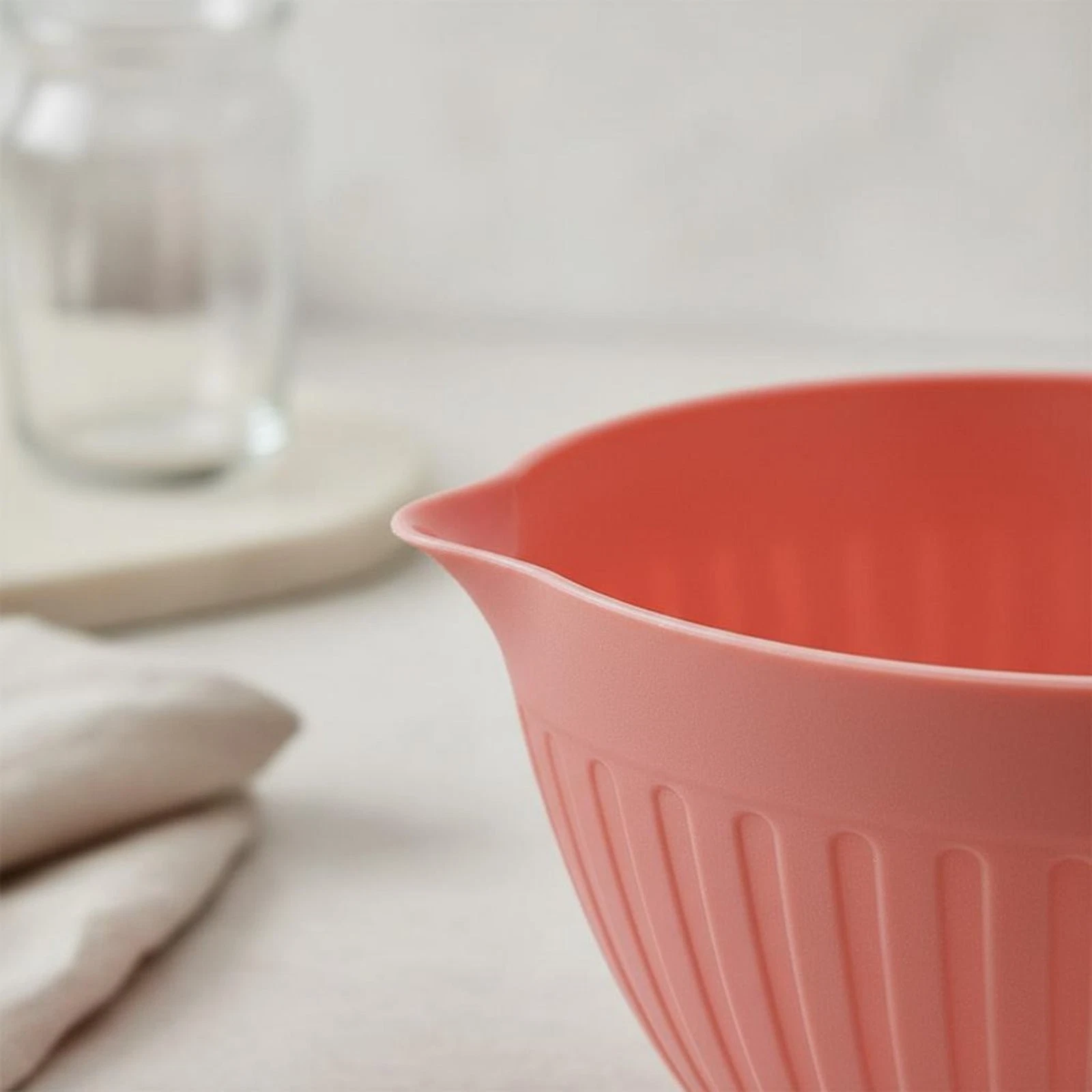 PP Salad Mixing Bowl Large Capacity Spouted-Edge Bowls Easy Grip Handle
Opens in a new window or tab