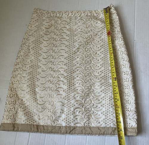 Banana Republic White and Gold Embroidered Lined Flat Front Skirt Size 0 - Picture 3 of 6