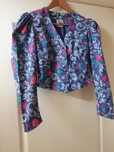 VINTAGE LAURA ASHLEY Blue Floral Cropped Jacket Fits UK 6-8 ( 10 Label) - Picture 3 of 18