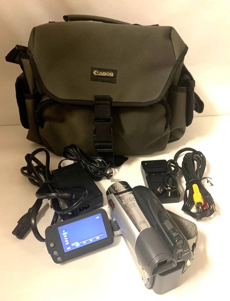 Canon DC320 DVD Camcorder Digital Video Camera with Accessories - Image 2 of 4