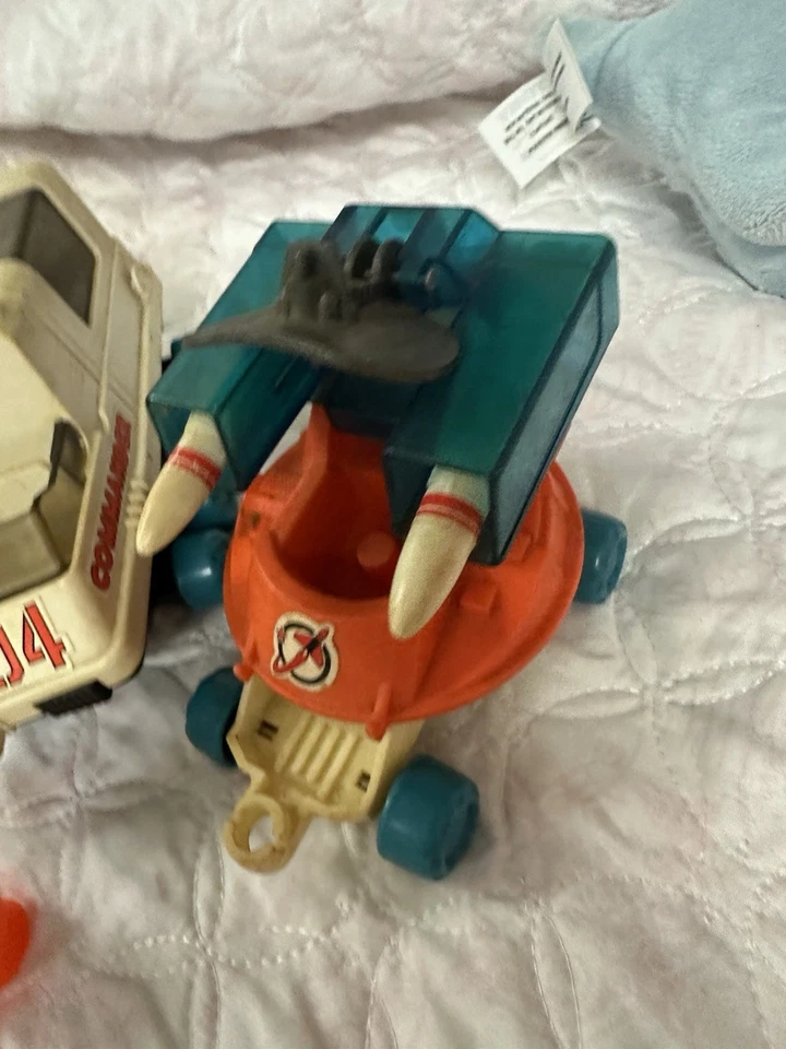 1984 Lil Playmates Space Station Commander & Vehicles 04 Vintage Toy w/Figures - Image 3 of 4