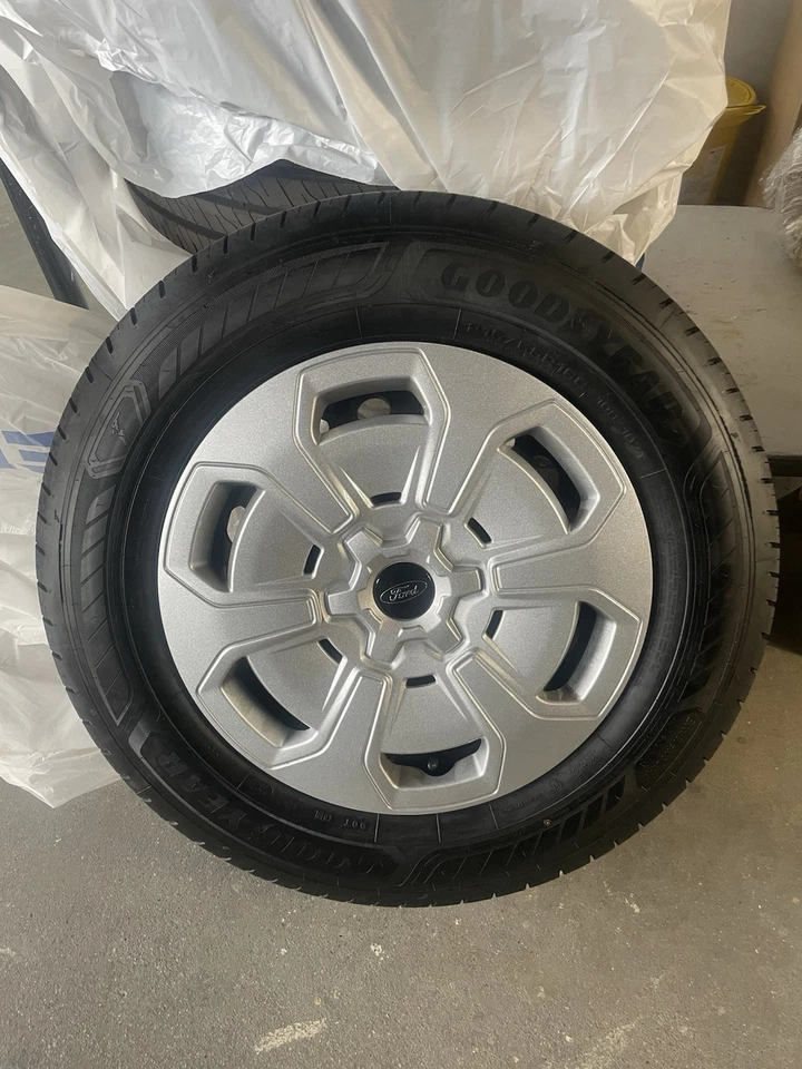 Felgen mit Bereifung 215 65R  16C  109/107T Neu -Sensor und Neue Schrauben 24stk - Bild 4 von 4