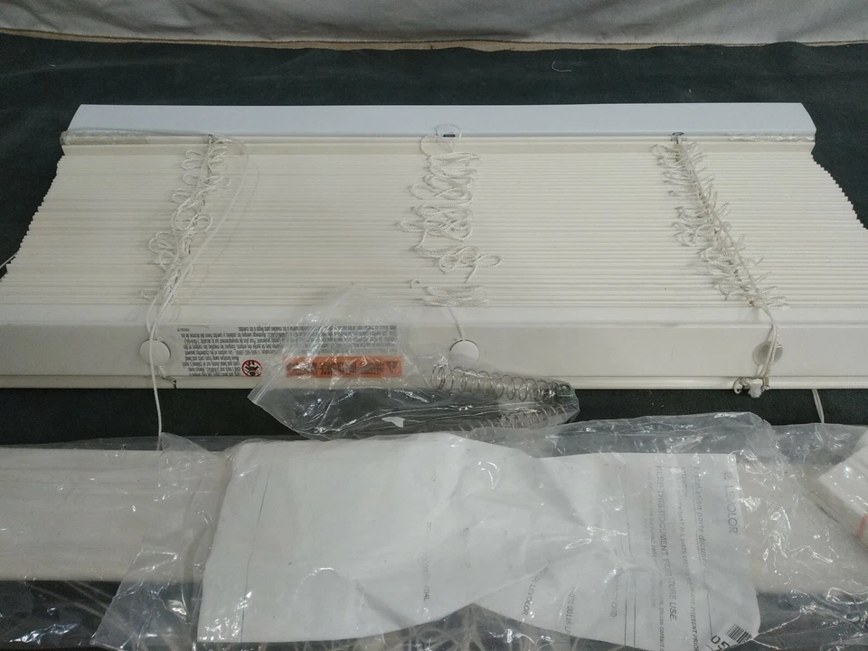 NUEVA MINI PERSIANA LEVOLOR & PROJECT SOURCE 2" BLANCA, ALUMINIO, VINILO, 24x76 Foto 4 de 4