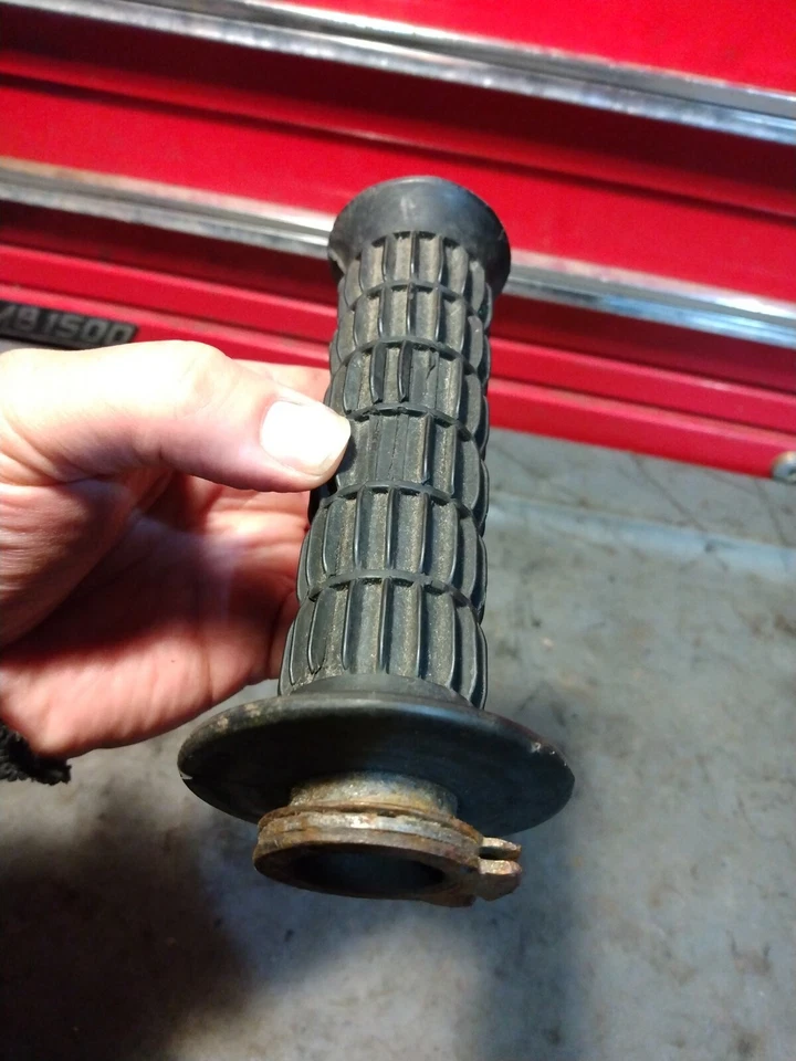 Tubo de acelerador lateral derecho para manillar Suzuki Sp125 1982 agarre OEM tubo de metal usado Foto 3 de 4
