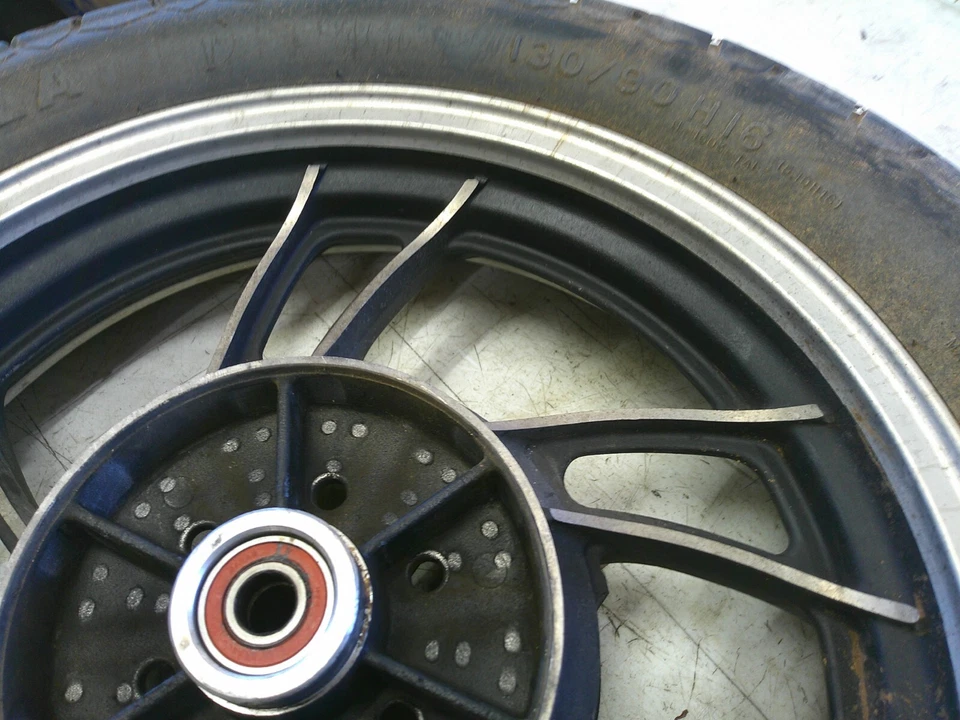 Llanta trasera Yamaha XJ550 1981-1983 Maxim Foto 4 de 4