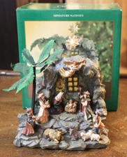Dillards Trimmings "Miniature Nativity" Scene Jesus Mary Joseph 3 Wisemen Manger