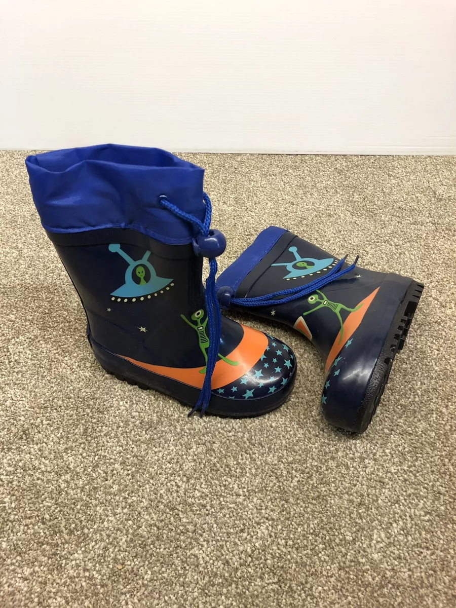 Boots puddle deals suit