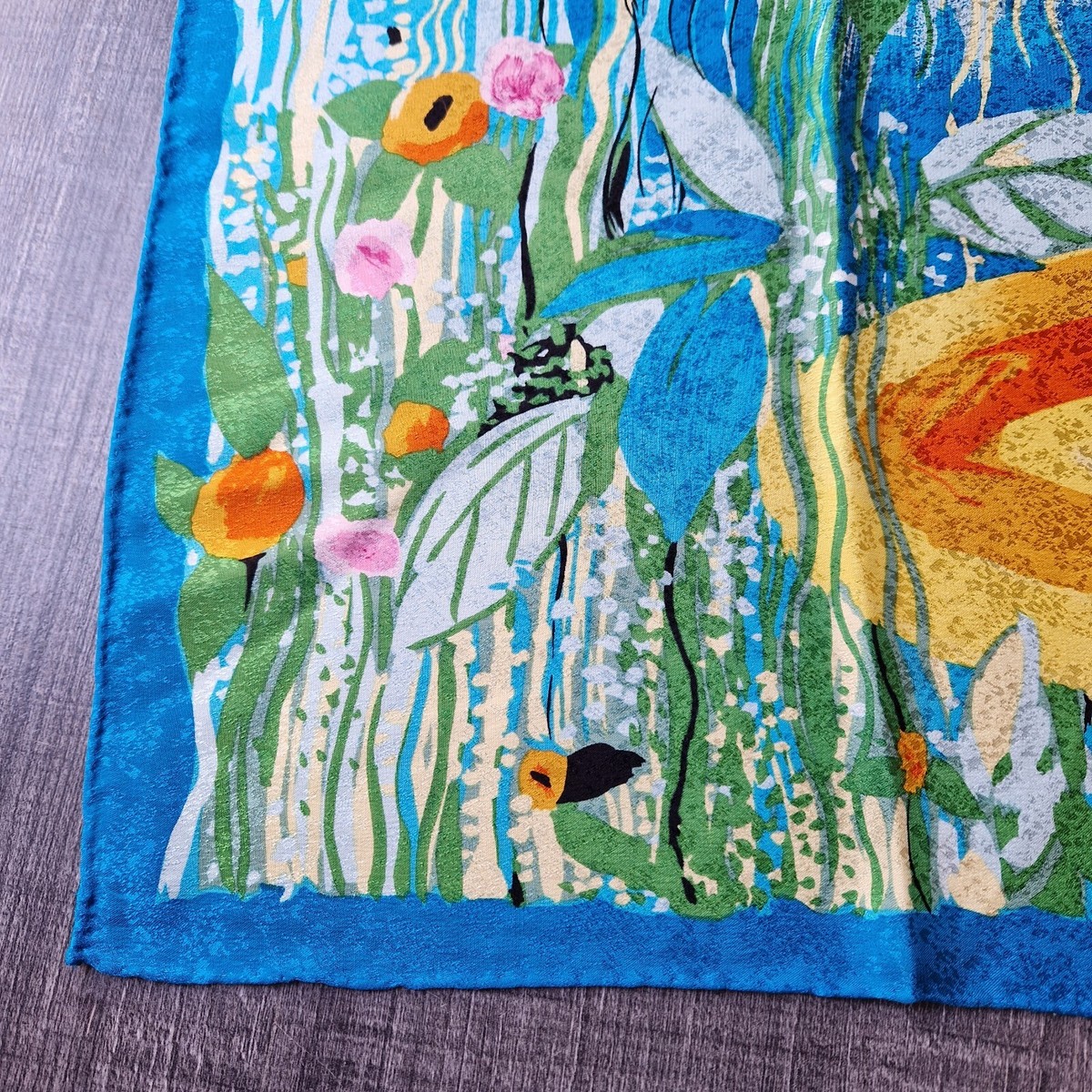 Foulard En Soie 100% LOUIS FÉRAUD - Motif Fleuri Multicolore - Écharpe Femme Occasion Très Bon état