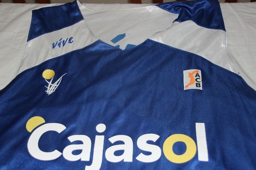 CAMISETA OFICIAL VINTAGE DELCAJASOL BALONCESTO DE LA ACB MARCA VIVE TALLA XXL - Imagen 5 de 5