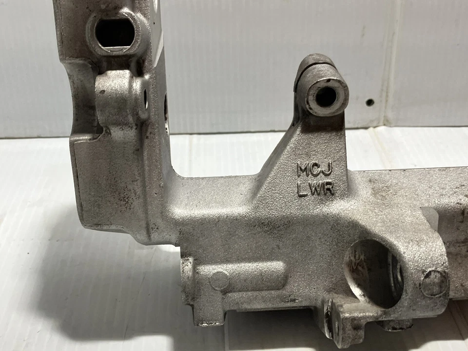 Soporte de montaje de la base del motor Honda Cbr929rr 2000 (OEM) Foto 2 de 4