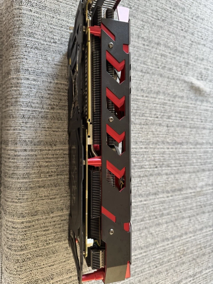 PowerColor Red Devil RX Vega 64 OC 8GB HBM2 (leggi Descrizione) - Immagine 3 di 4