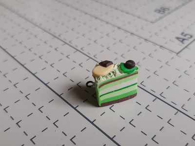Anhänger, Kette oder Schlüssel, Kuchen Matcha Fimo Handmade
