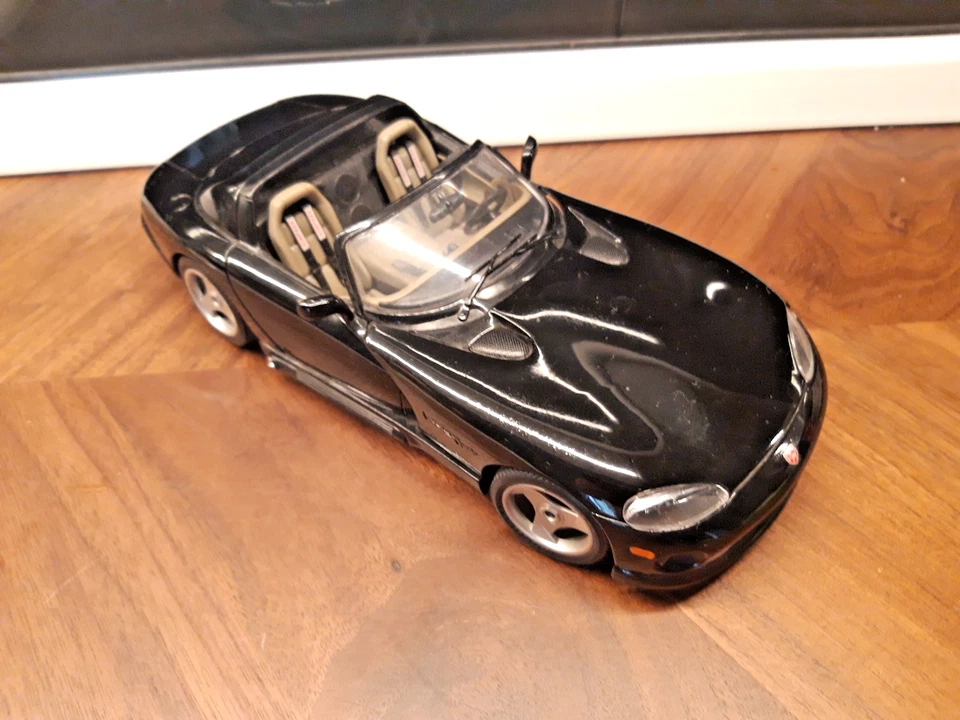 Modellino BURAGO VIPER RT DODGE - SCALA 1/18 NERO - Immagine 2 di 4
