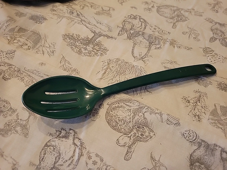 Utensilio de cocina verde cuchara ranurada vintage Pyrex Accessories 2115 Foto 2 de 4