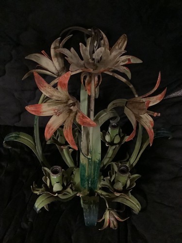 Vintage Italian Tole Metal Floral Petite Chandelier - Picture 5 of 9