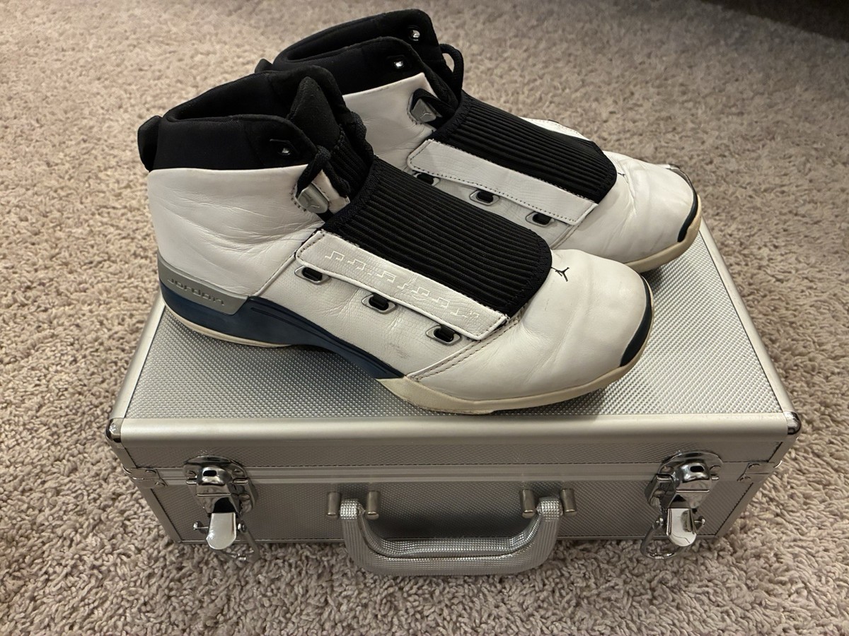 Air Jordan 17 OG “College Blue” Briefcase Case 302720-141 Mens 7.5
