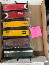 HO scale model railroading, engines, cars, parts Lot-108