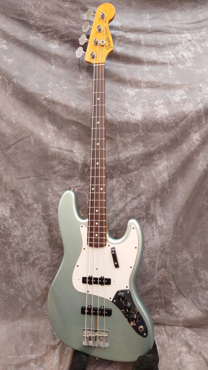 ベース FENDER USA JAZZ BASS VINTAGE American Vintage II 1966 Jazz Bass® – Fender