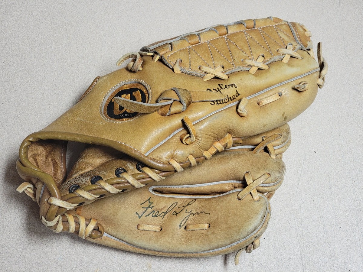VINTAGE Wilson Pro Model Fred Lynn A2161 11.5” Youth Baseball