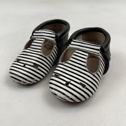 Pies de mono bebé niño pequeño 12-18 meses cuero barra en T zapatos negros blancos a rayas - Imagen 2 de 5
