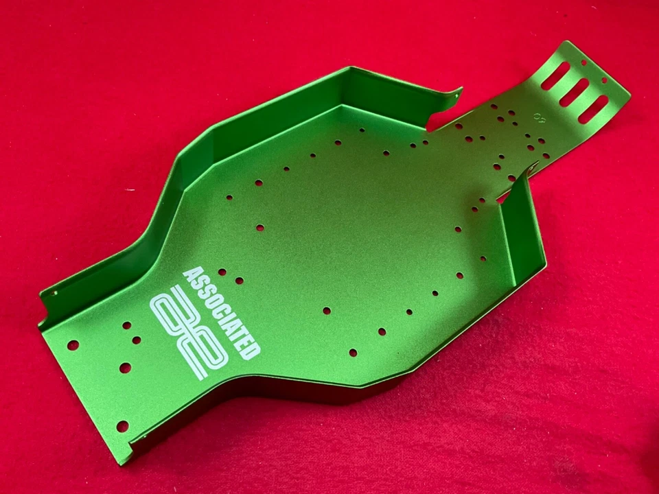 Team Associated  RC10 GREEN edition PAN CHASSIS Nose Plate + Motor Mount 40TH - Image 2 of 4