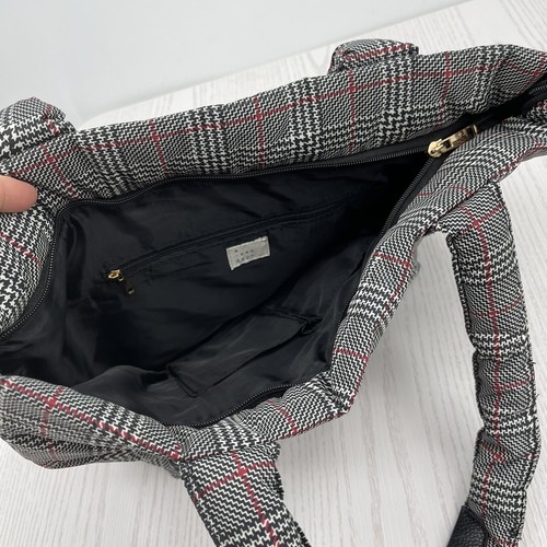A New Day Black & White Herringbone Tote w Red Accents 12"x12" Zip Close Pockets - Picture 6 of 12