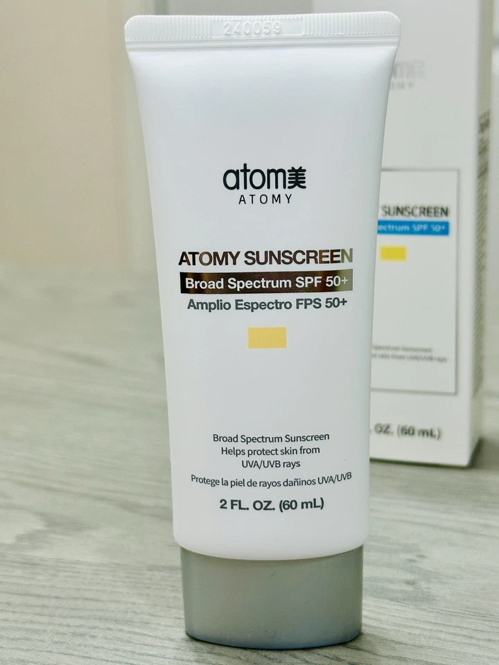Protector Solar ATOMY (Beige) Amplio Espectro FPS50+ 60ml Foto 3 de 4
