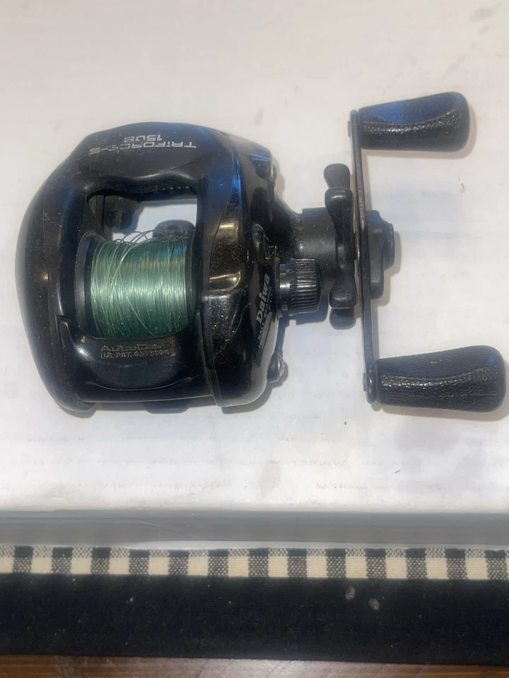 Carrete de pesca fundido de cebo de bajo perfil Diawa Triforce-S 150 B Foto 3 de 4