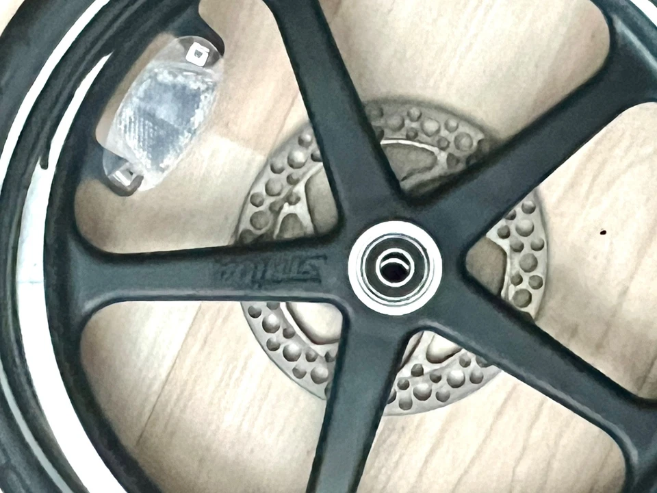 "Ruedas, neumáticos, tubos y guardabarros Strida de 16""" Foto 2 de 4