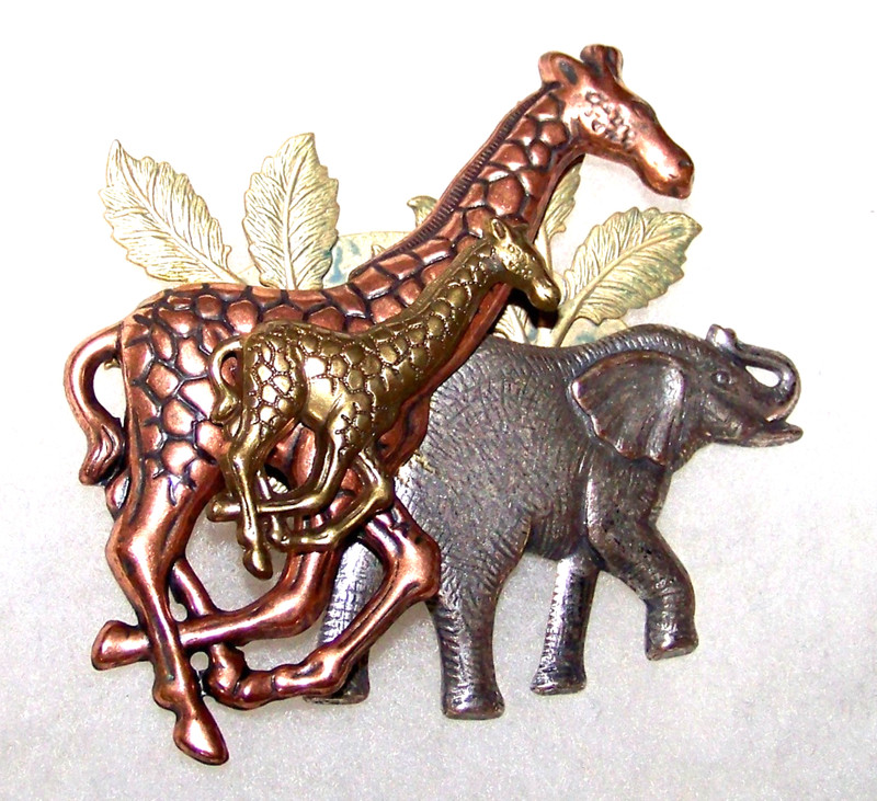 SAFARI VINTAGE BROOCH PIN ELEPHANT and GIRAFFE + BABY