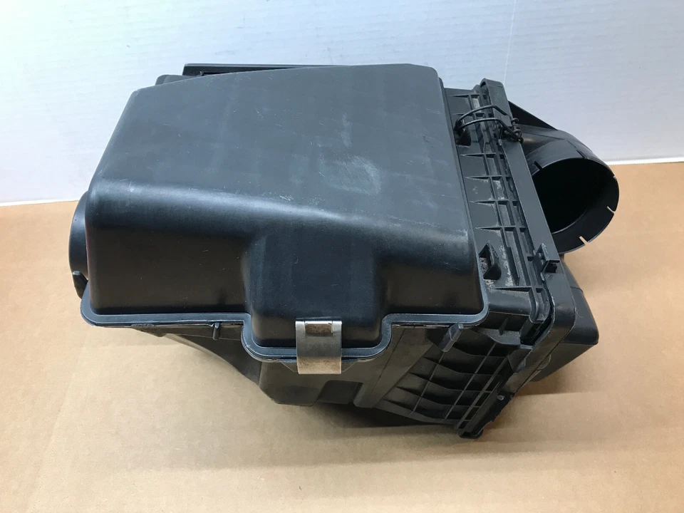 1999 Oldsmobile Intrigue 3.8L air cleaner filter housing box assembly lid cover - Image 3 of 4