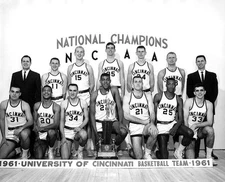 1961 CINCINNATI BEARCATS 8X10 PHOTO BASKETBALL NCAA NATIONAL CHAMPS AS SHOWN