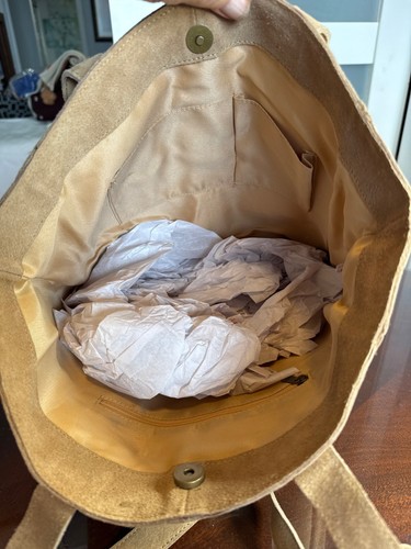 Genuine Leather Beige Tote Bag 16" by 14" Inner Pocket/Magnetic Closure 33-74 - Picture 5 of 7