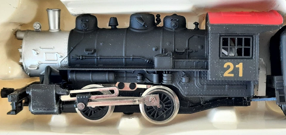 HO Model Power 0-4-0 Switcher Loco & Tender. Lighted. 6635 Pennsylvania #3233 - Image 3 of 4