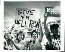 Signs Missouri Reagan County Give Ron Demonstrators 8X10 Historic Vintage Photo