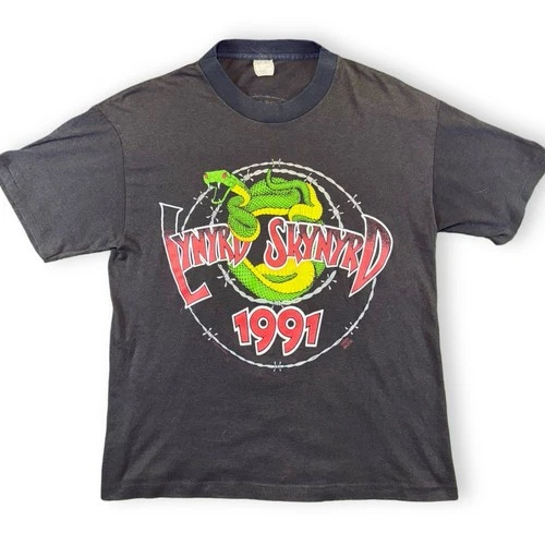 Lynyrd Skynyrd Tour Cobra Snake Graphic Band Te 1990s vintage concert t-shirt, vintage, size L, single stitch, B+ condition