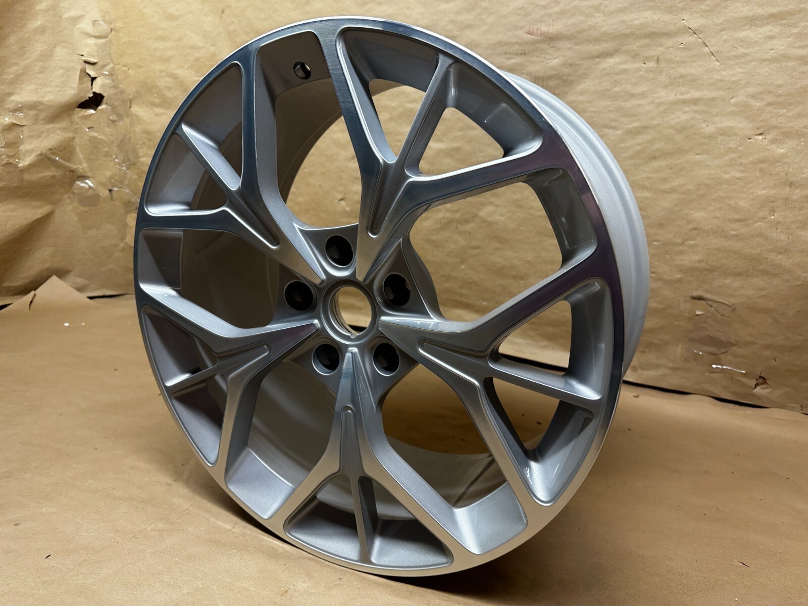 New 2017-2022 R20 20" 9J Rear Wheel Aston Martin DB11 Volante OEM KY53-9965G-CA