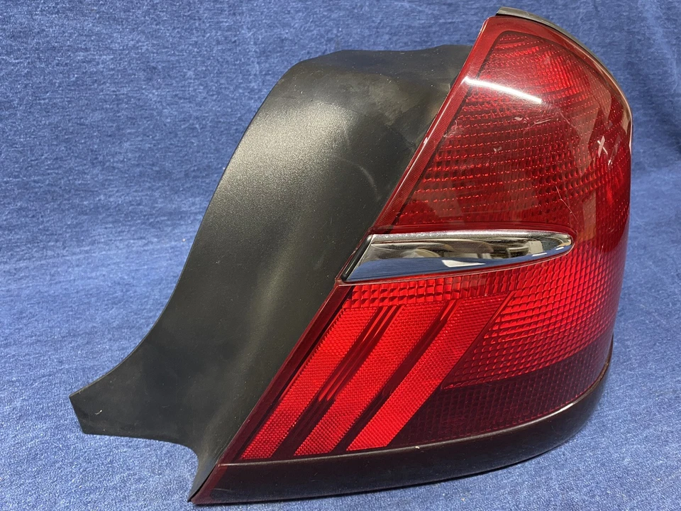 Правая тай-лампа 1998 1999 2000 2001 2002 Mercury Grand Marquis 3 лампы - Изображение 3 из 4