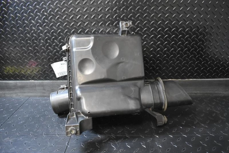 2007-2019 Toyota Tundra Sequoia Air Cleaner Intake Box Assembly OEM - Image 4 of 4