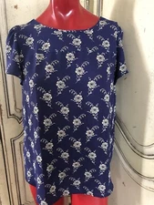 woman’s Blouse designed by Loft Size M