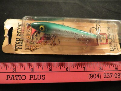 fishing flies and lures kenya Kylebooker Fiske Torra våta flugor Scud Nymf Midge Larver Fiske Beteslåda Öring Fiske Flugkrok lockar Karp Konstbete Jighead Size 12 Size:Size-8 Gap-6.5mm Crucian fish caught on
