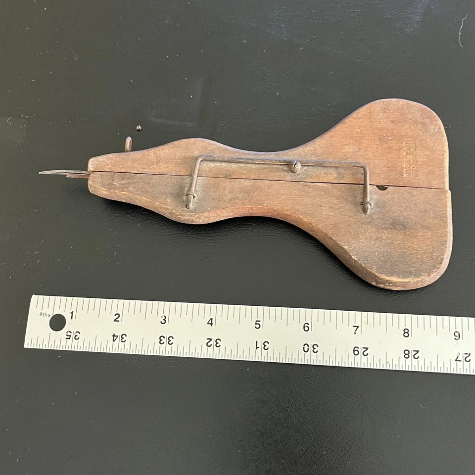 复古古董 E Ross & Co 木制地毯工具穿梭,钩打孔,1881 年 12 月 27 日 — 第 3/4 张图片