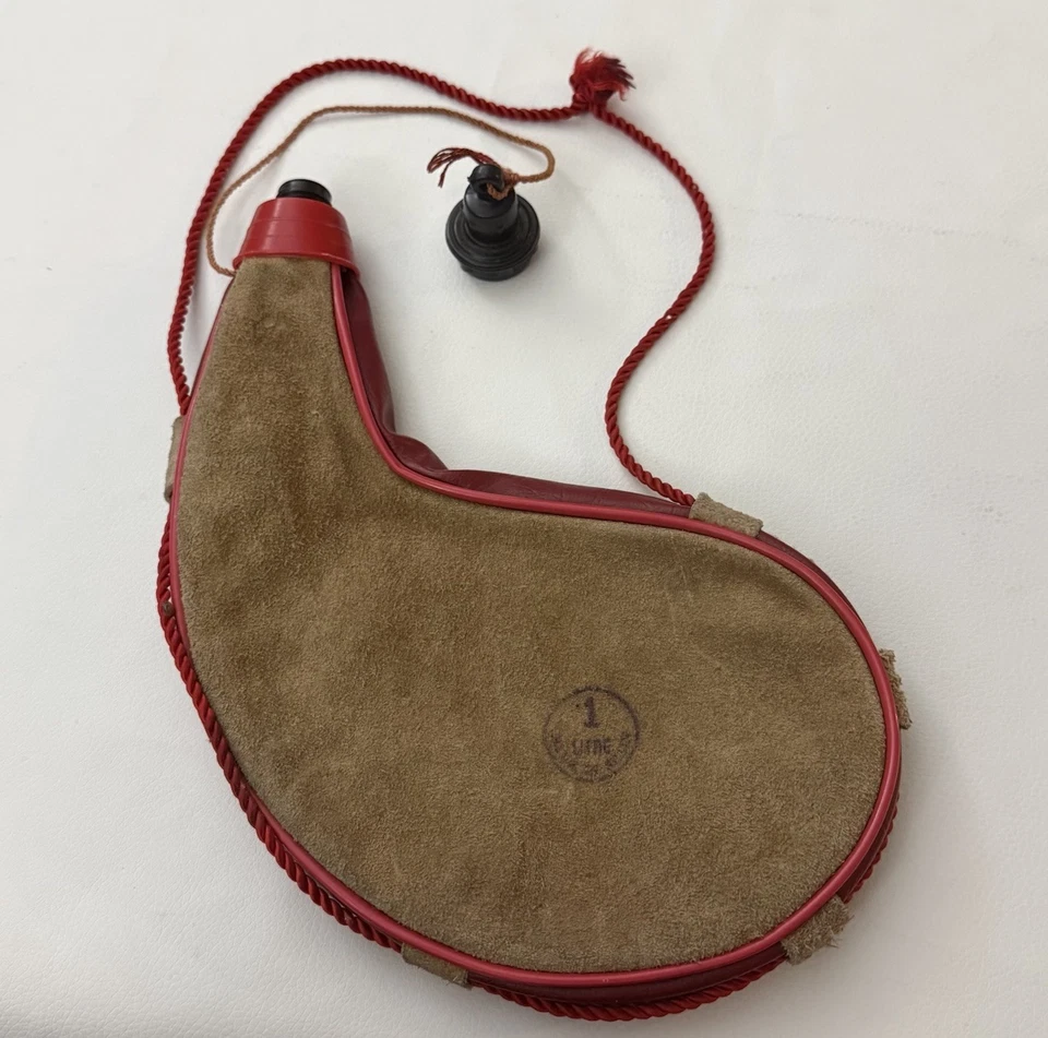 Bolso Bota De Colección Años 70-90 Gamuza Cuero Cantimplora Piel De Vino Borde Rojo Estilo España Foto 3 de 4