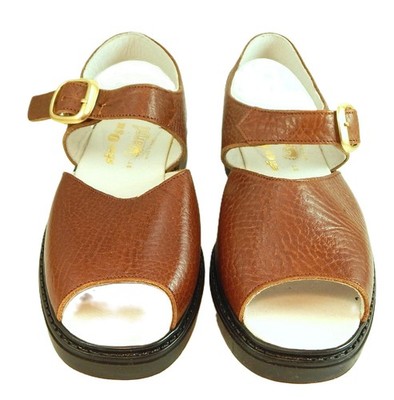 DE OSU -Spain - Girls Classic Brown Leather Buckle Sandals -European - Size 12-5
