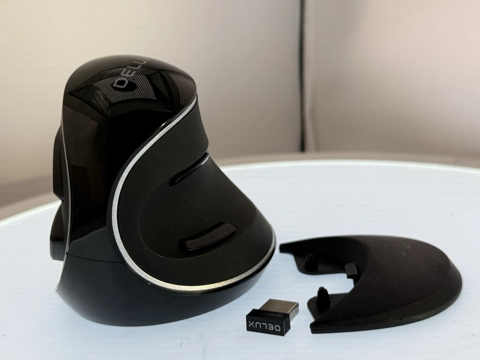 Delux M618 Plus Plus Ergonomic RGB Light Up Vertical Mouse 2.4G Wireless W/ Base - Image 2 of 4
